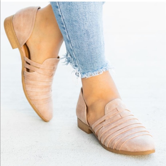 😍 Strappy Woven Almond Toe Flats - Picture 3 of 7